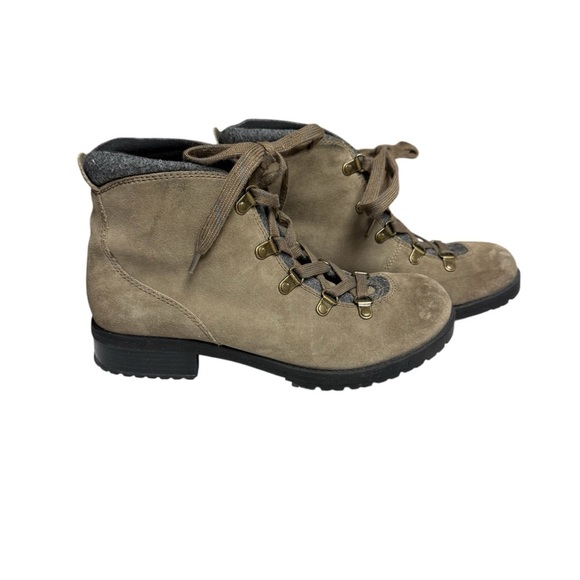 Clarks size 9 Women's Tan Lace-Up Ankle Boots EUC - Picture 1 of 9